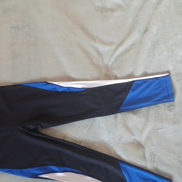 NWOT Xersion Colorblock Black, White, Blue Fitted Leggings Womans Size Small - Picture 3 of 6